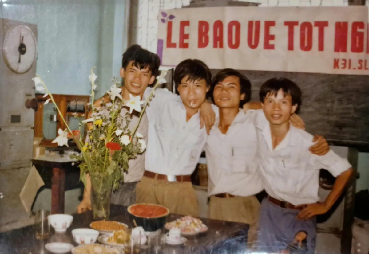 Lê Thế Điệp cùng những người bạn, đồng nghiệp thời trẻ
